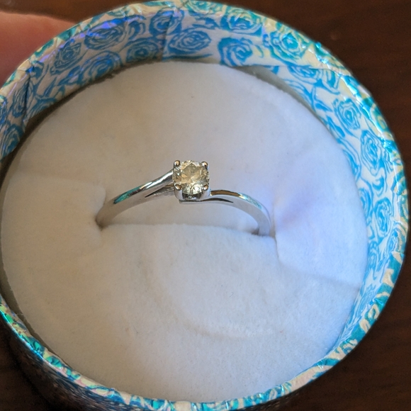 Diamond Ring - Picture 3 of 5